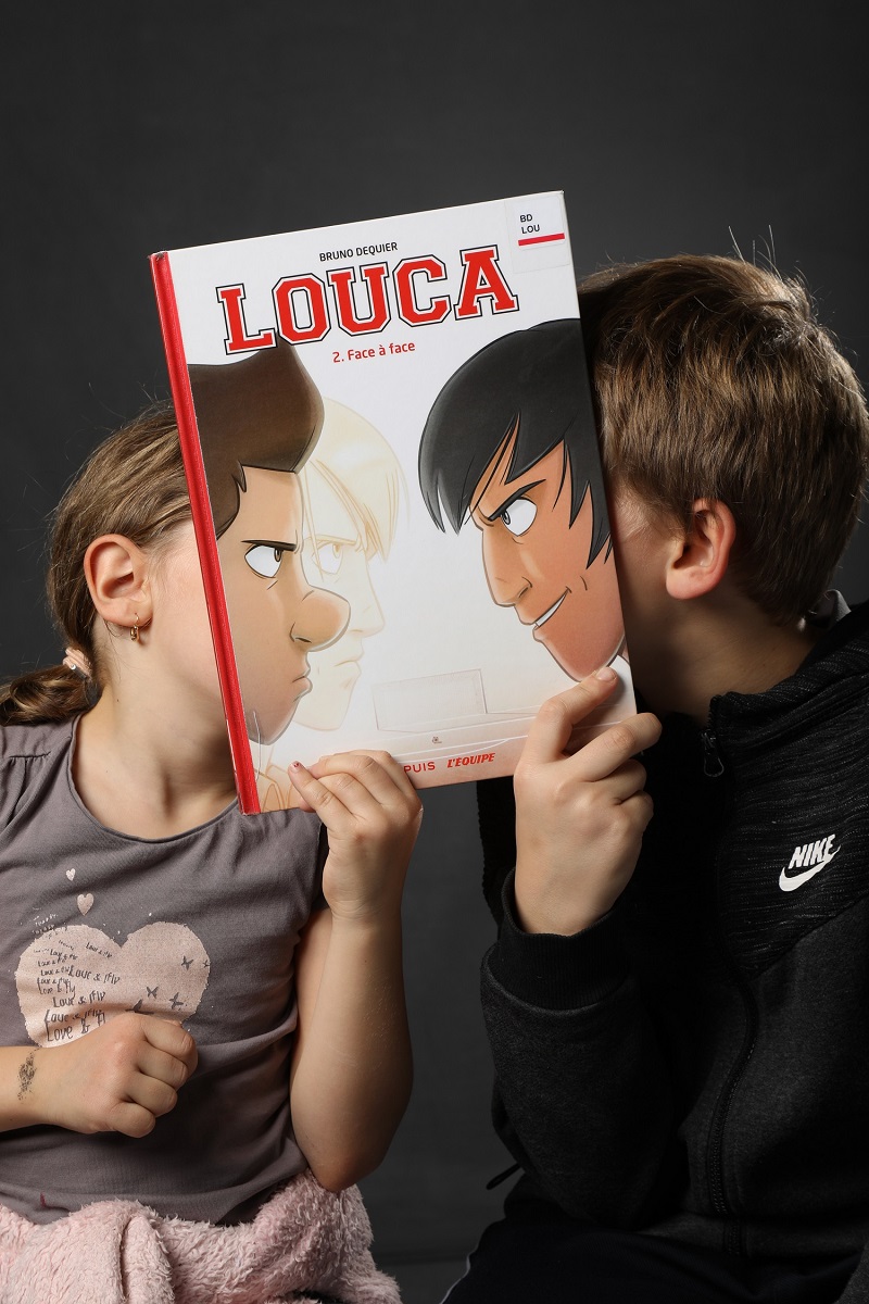 Deux visages se faisant face