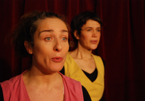 Deux femmes qui chantent