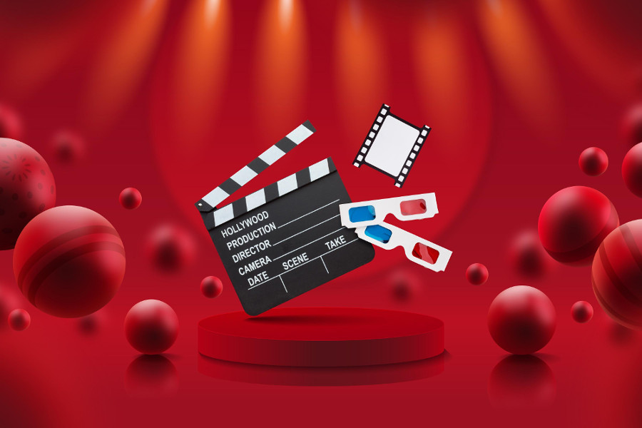 clap de cinéma noir et blanc sur fond rouge avec boules de noël