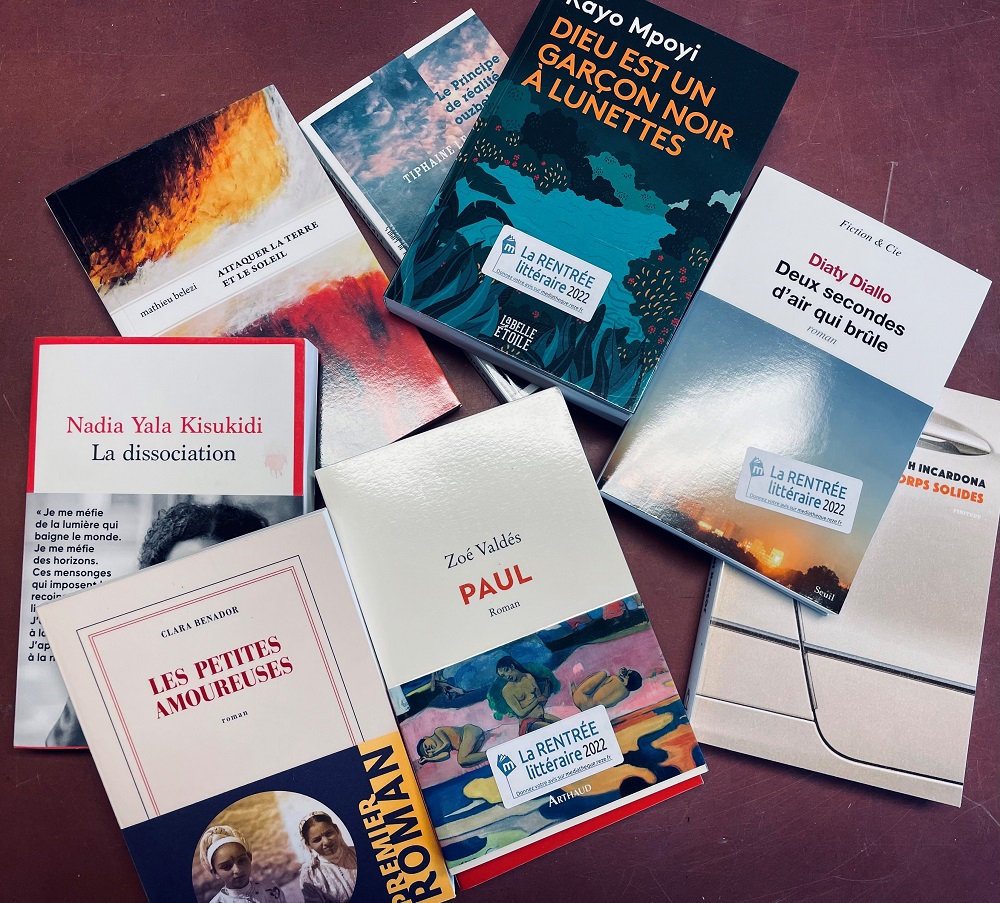 une dizaine de livre de la rentrée présentés sur une table