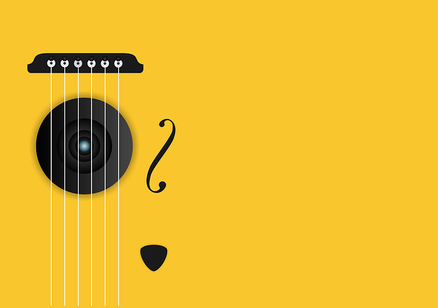 cordes de guitare sur fond jaune