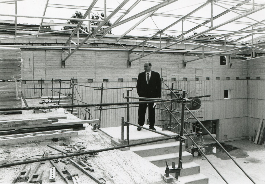 Architecte visitant la médiathèque de Rezé pendant sa construction